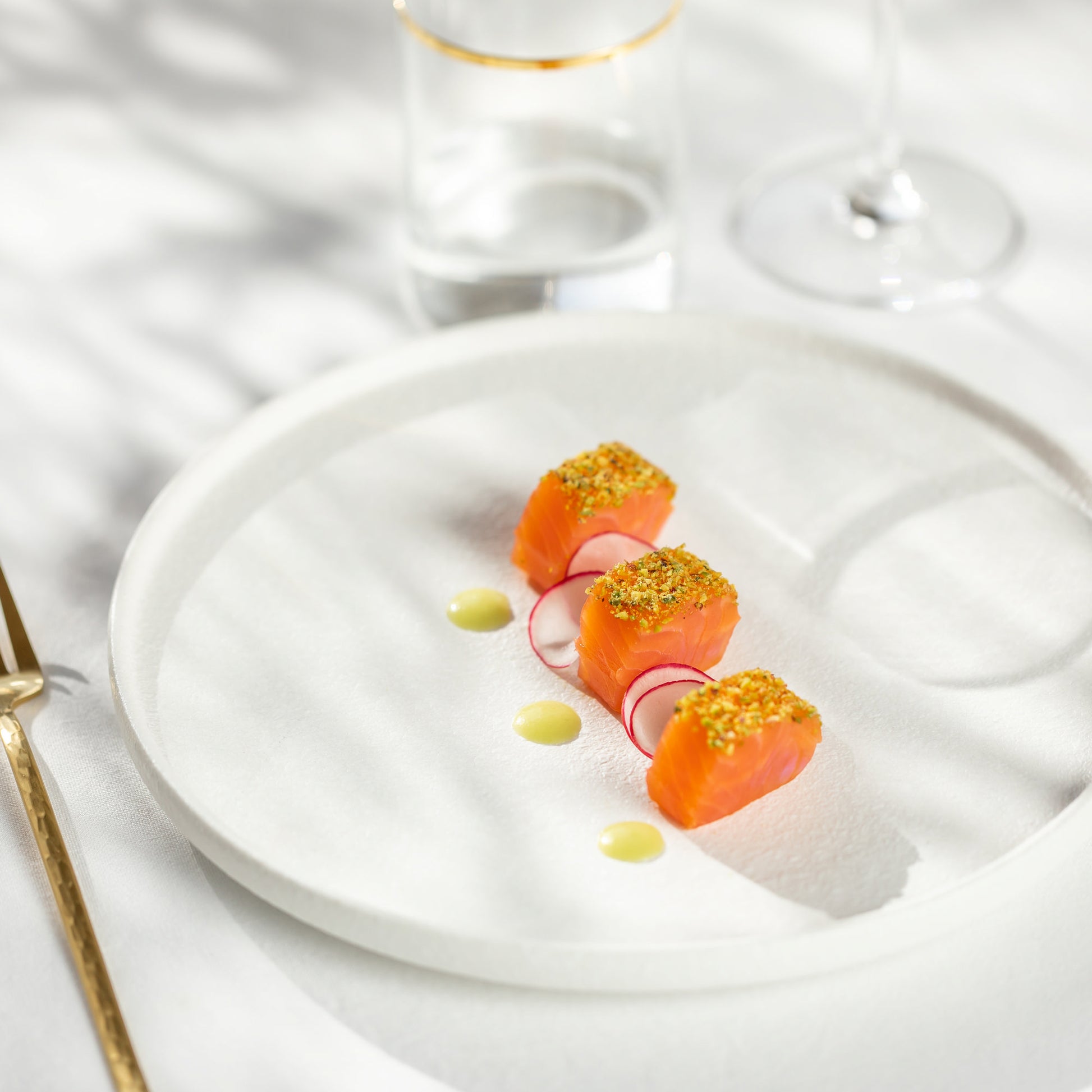 salmone affumicato coda nera impiattato