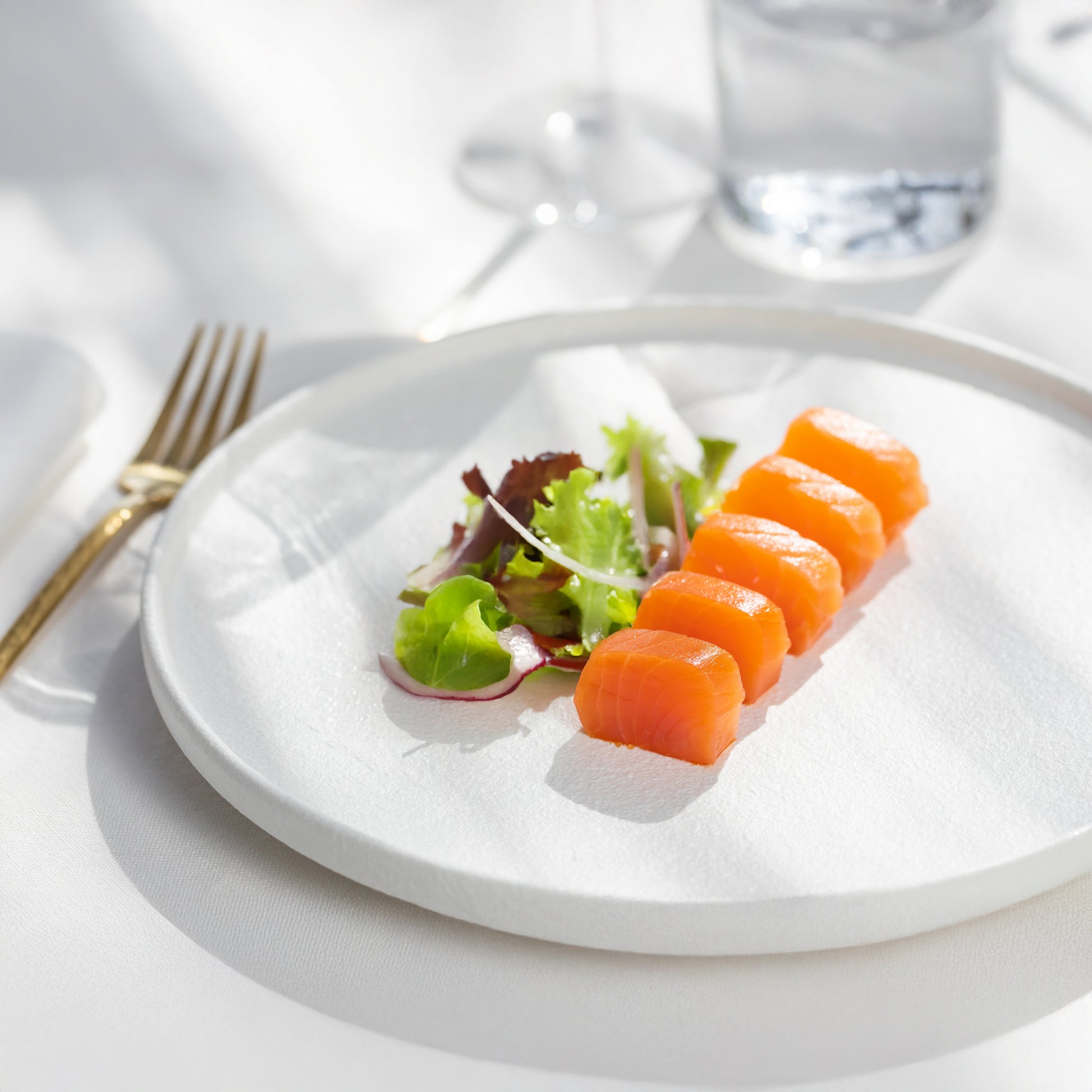 salmone affumicato coda nera impiattato