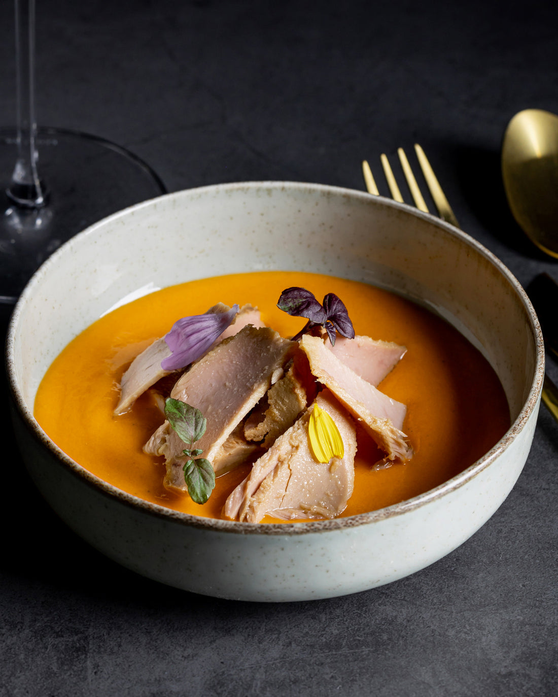 tonno pinne gialle impiattato